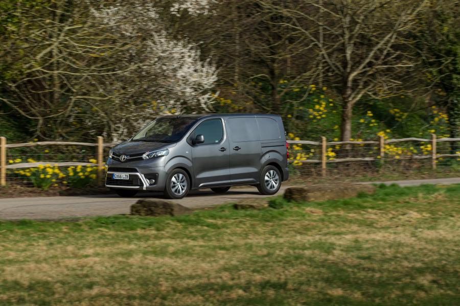  Toyota ProAce Van Compact 2017 года  (UK) (фото 17 из 32)